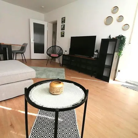 Living - Hochwertige 2-zimmer-wohnung -62 Qm- Mit Balkon Und Blick Ins Grüne * Sindelfingen