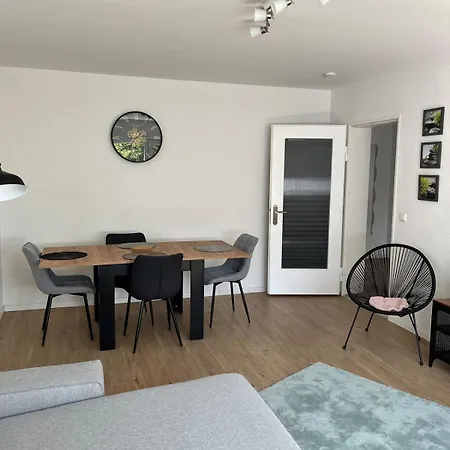 Living - Hochwertige 2-zimmer-wohnung -62 Qm- Mit Balkon Und Blick Ins Grüne Sindelfingen